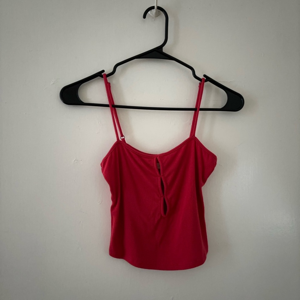 Red tank - Picture 2 of 2